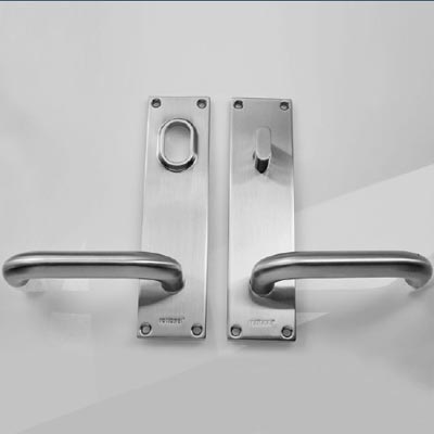 Entrance door handle with back plate key thumb turn