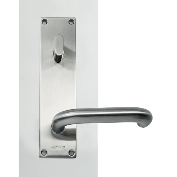 Entrance door handle with back plate key-thumb